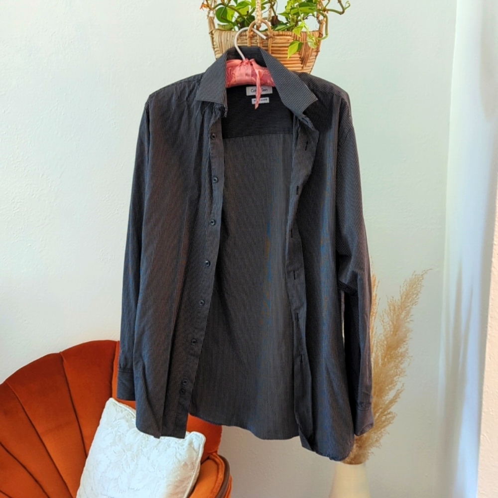 Men's pinstripe button down